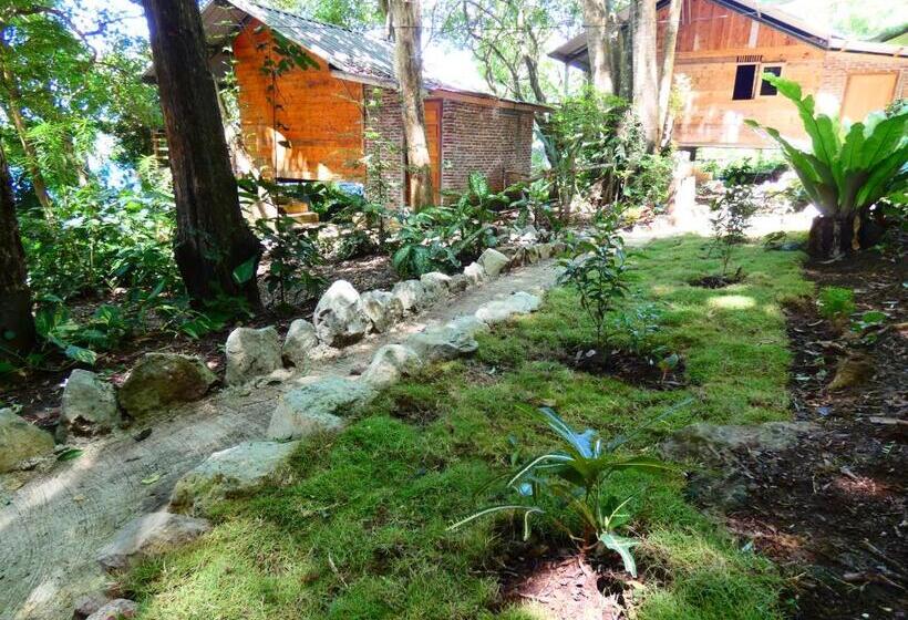 בית מלון כפרי Santi Garden Bungalows