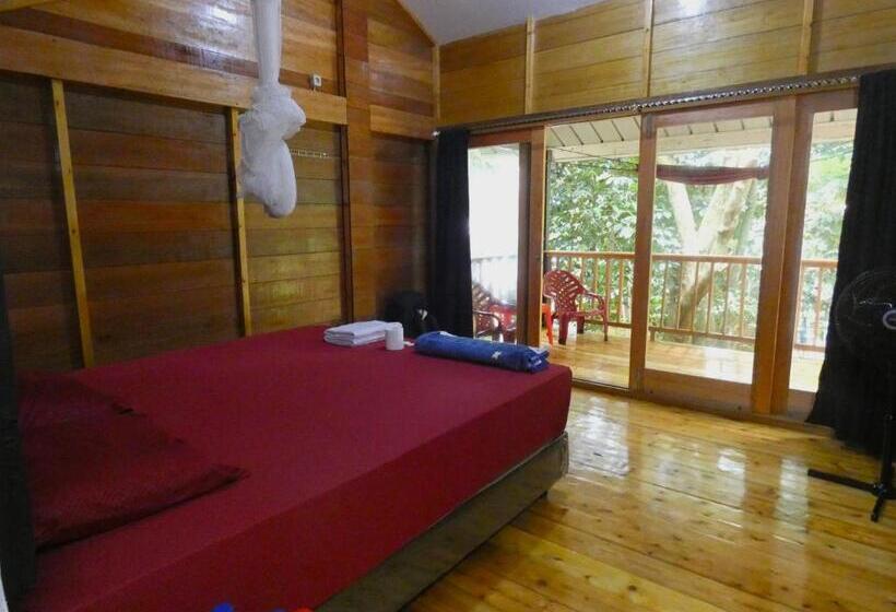 בית מלון כפרי Santi Garden Bungalows