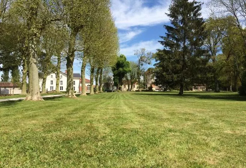 ベッドアンドブレックファースト Demeure Des Pothières