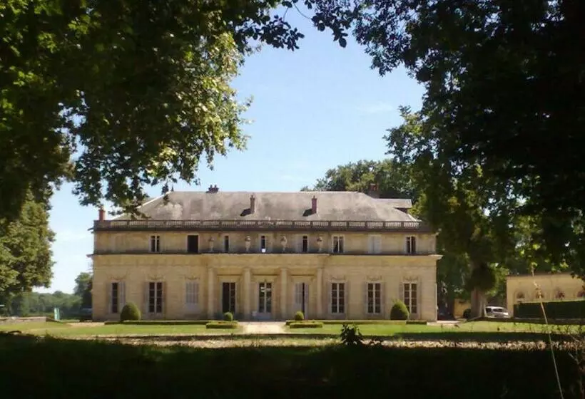 Aamiaismajoitus (B&B) Le Château De Bressey & Son Orangerie