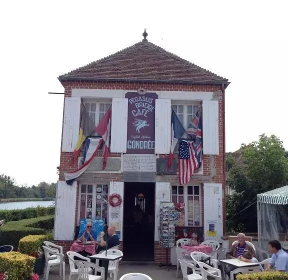 ベッドアンドブレックファースト Le Manoir Du Pont Senot