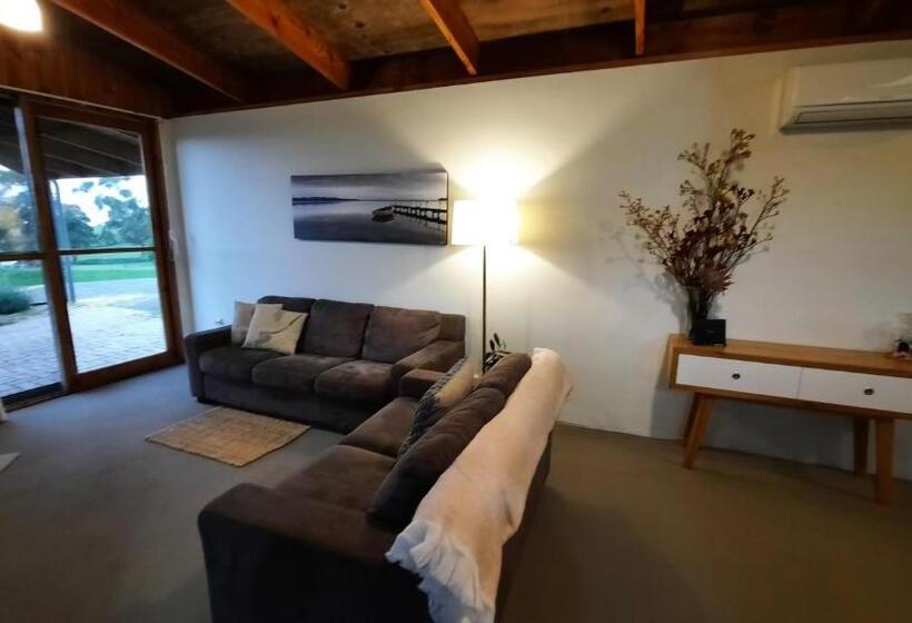 צימר Rockbank Retreat