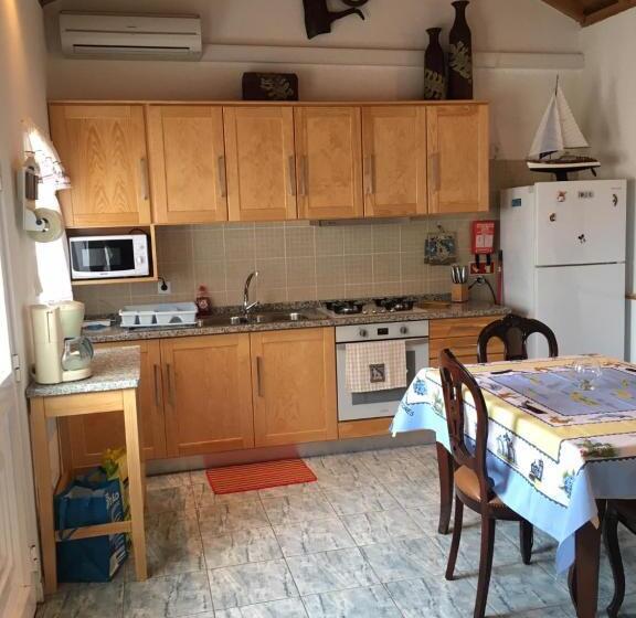 ホテル Adelaide House