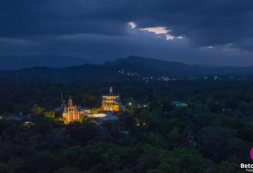 Hotelli Mirador Del Castillo