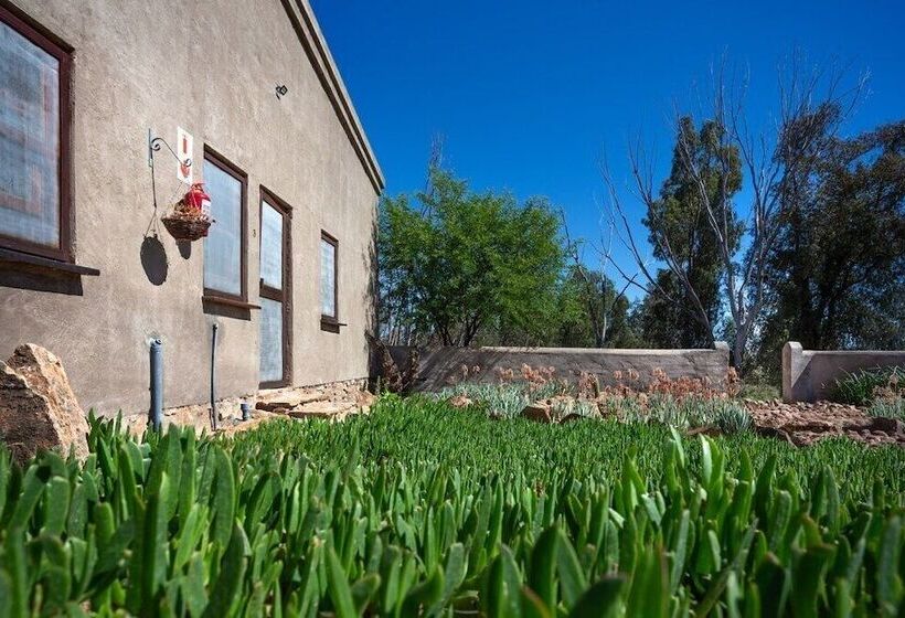 بنسيون Gannabos Guest House