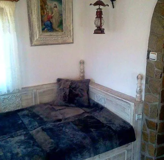 Majatalo Kashtata S Paraklisa