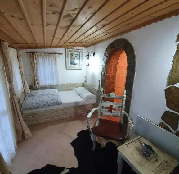 Majatalo Kashtata S Paraklisa