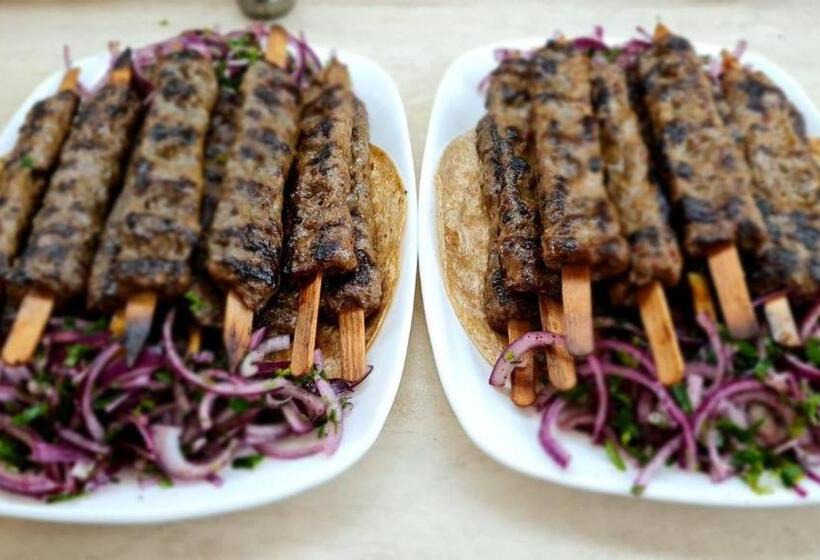 Pensió Villa Hills сърница