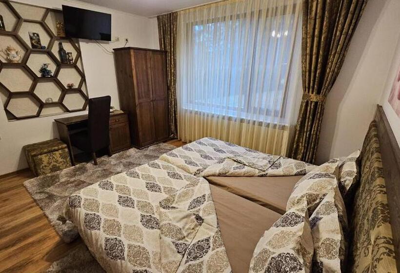 Pensió Villa Hills сърница