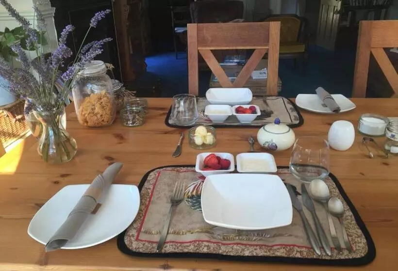 Stapehill Lodge B&b