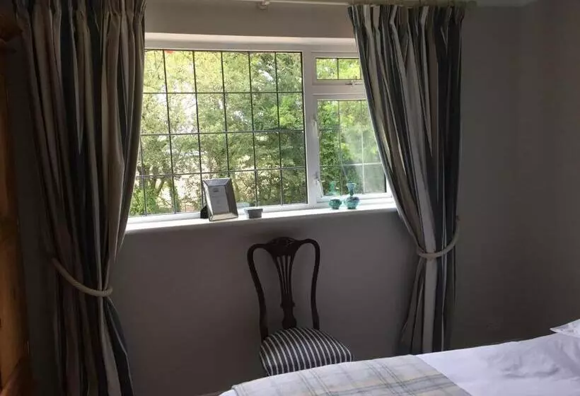 Stapehill Lodge B&b