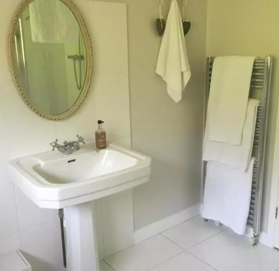 Stapehill Lodge B&b