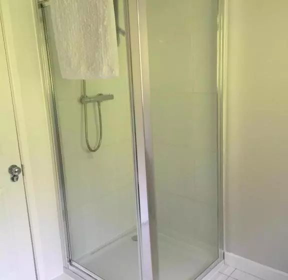 Stapehill Lodge B&b