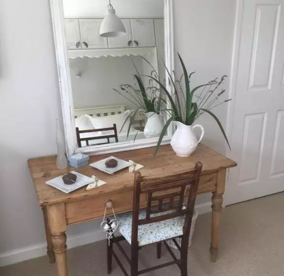 Stapehill Lodge B&b