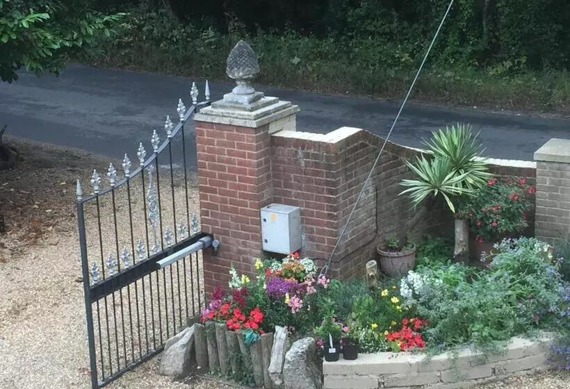 Stapehill Lodge B&b
