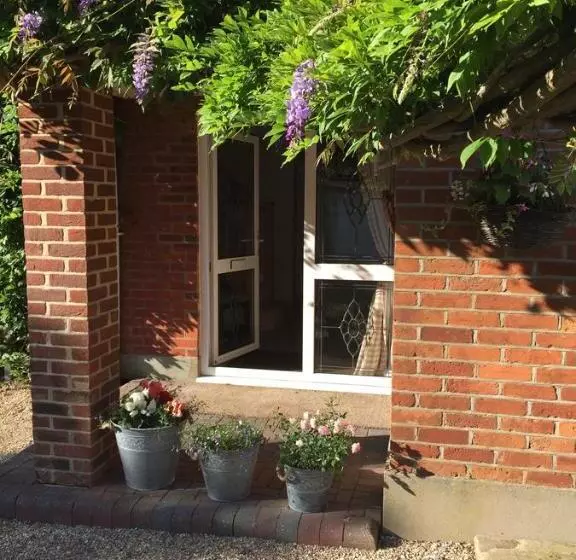 Stapehill Lodge B&b