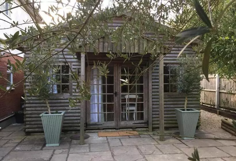 Stapehill Lodge B&b