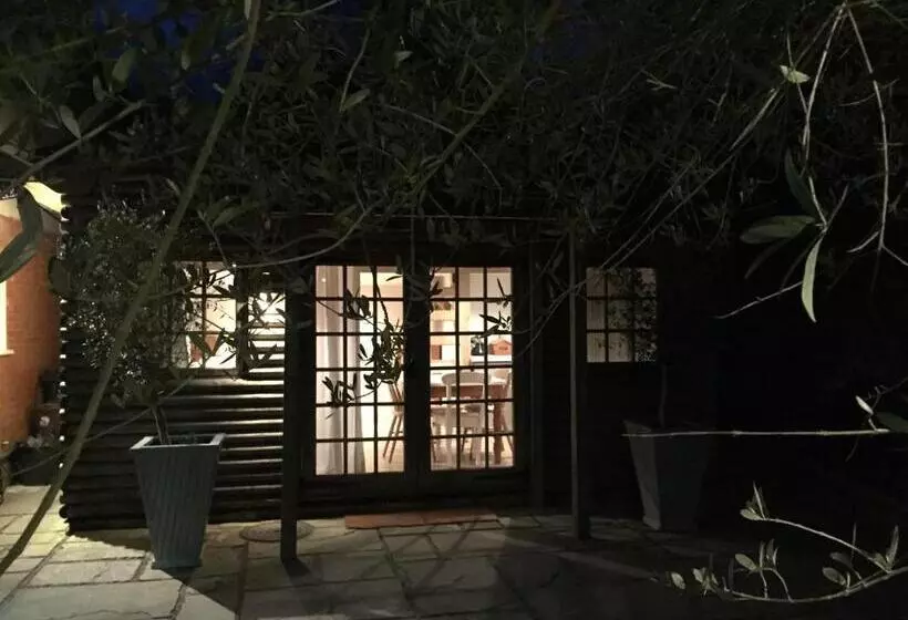 Stapehill Lodge B&b