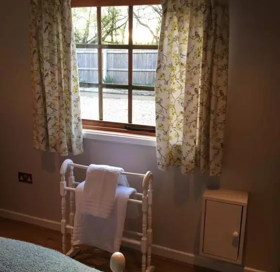 Stapehill Lodge B&b
