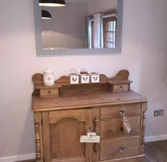 Stapehill Lodge B&b
