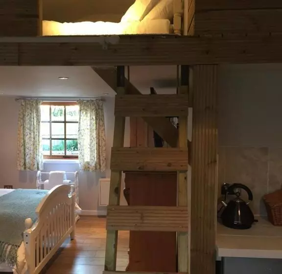 Stapehill Lodge B&b