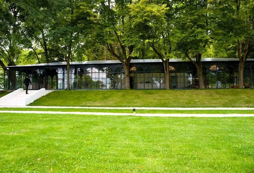 Aamiaismajoitus (B&B) Le Chateau D Hardricourt