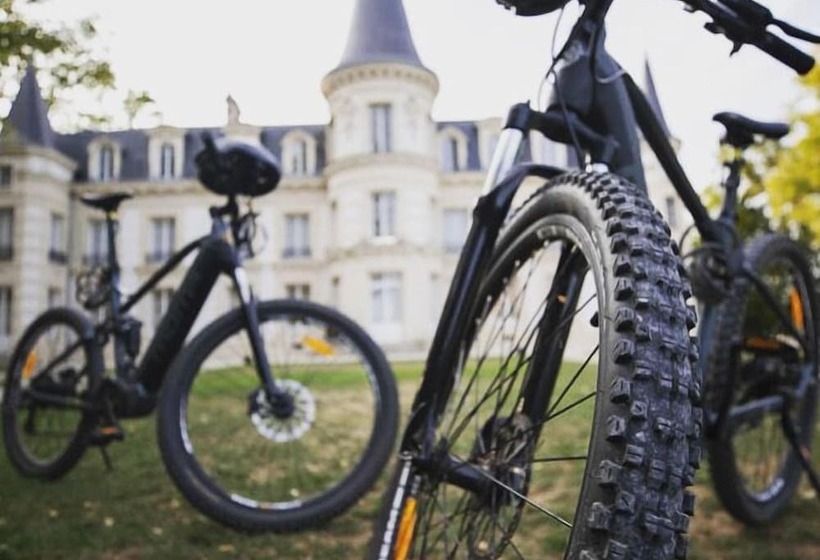 민박 Le Chateau D Hardricourt