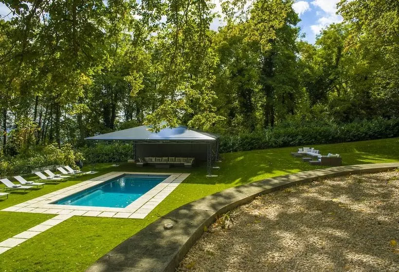 Aamiaismajoitus (B&B) Le Chateau D Hardricourt