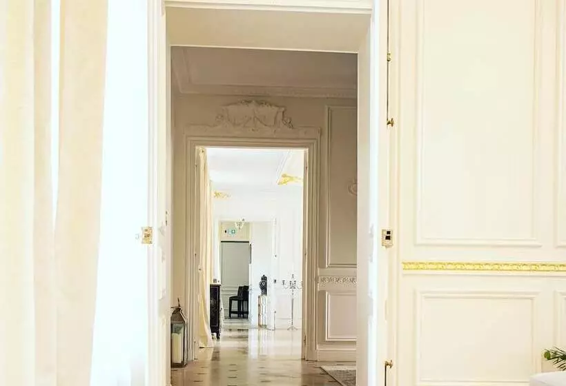 Aamiaismajoitus (B&B) Le Chateau D Hardricourt