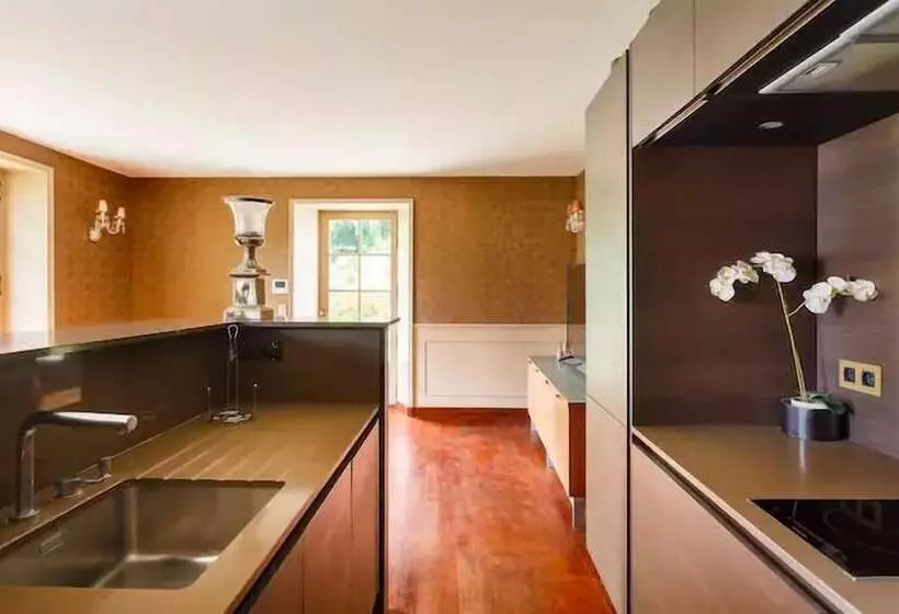 Aamiaismajoitus (B&B) Le Chateau D Hardricourt