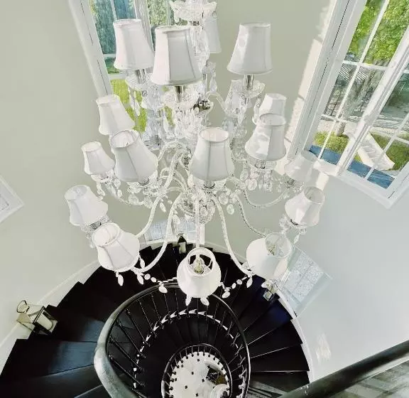 Aamiaismajoitus (B&B) Le Chateau D Hardricourt