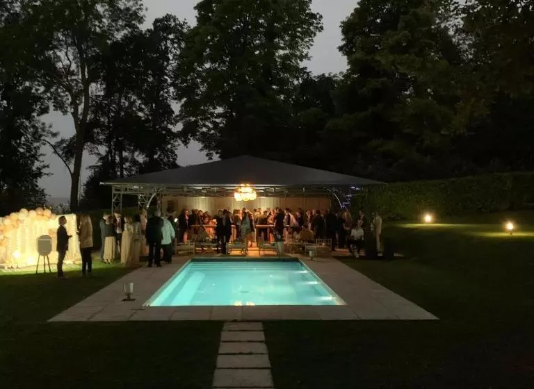 Aamiaismajoitus (B&B) Le Chateau D Hardricourt