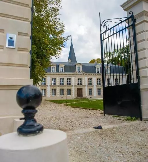 Aamiaismajoitus (B&B) Le Chateau D Hardricourt