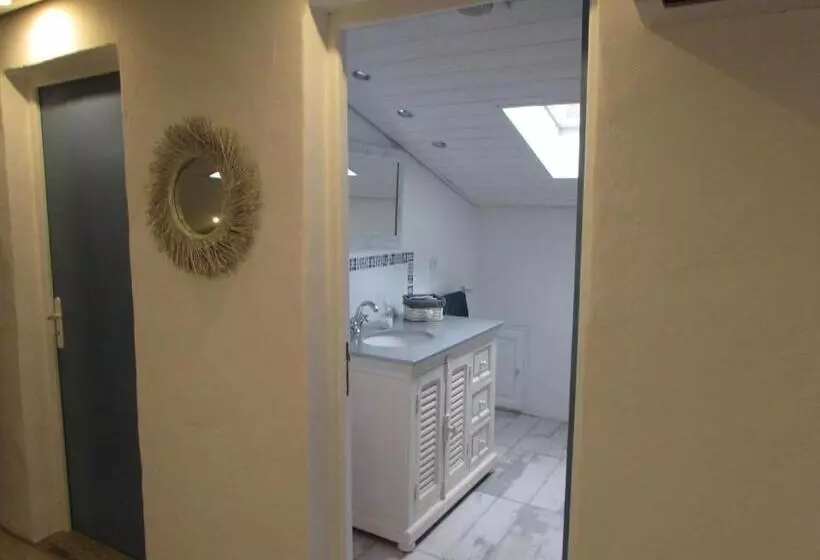 Aamiaismajoitus (B&B) Le Parc   Suite Climatisée