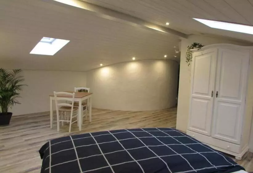 Aamiaismajoitus (B&B) Le Parc   Suite Climatisée