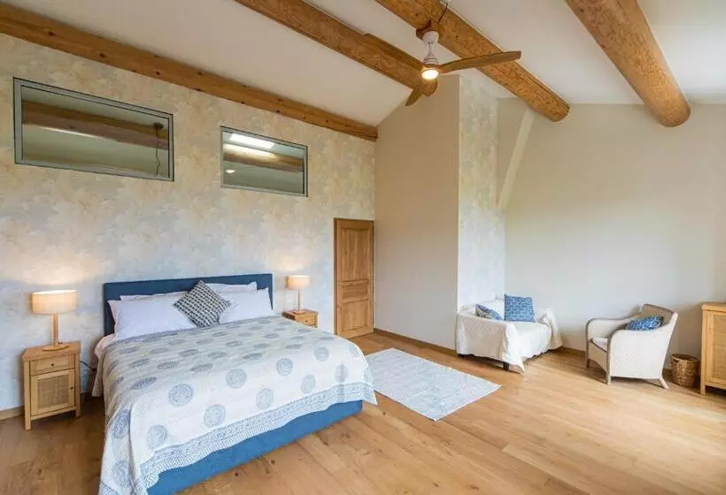 Aamiaismajoitus (B&B) Les Yourtes De Provence