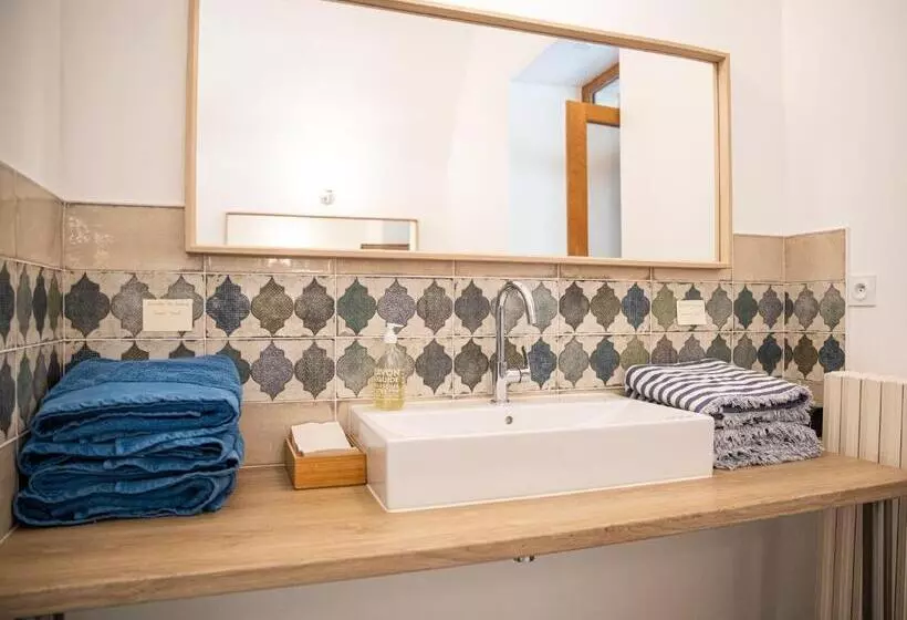 Aamiaismajoitus (B&B) Les Yourtes De Provence