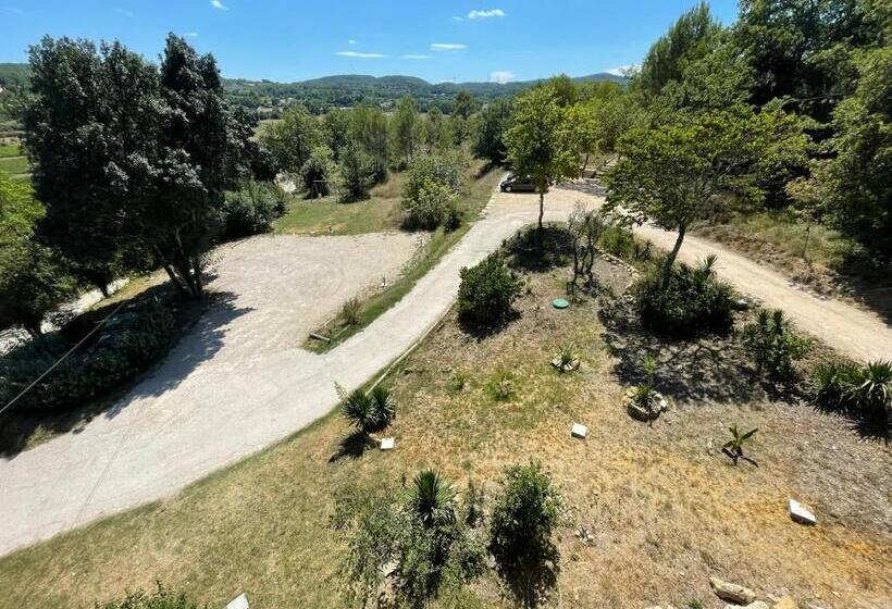 مبيت وإفطار Les Yourtes De Provence