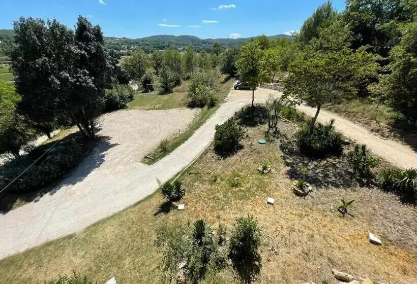 Aamiaismajoitus (B&B) Les Yourtes De Provence