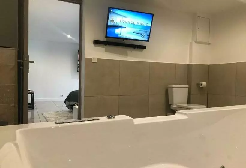 Aamiaismajoitus (B&B) Villa Charlene