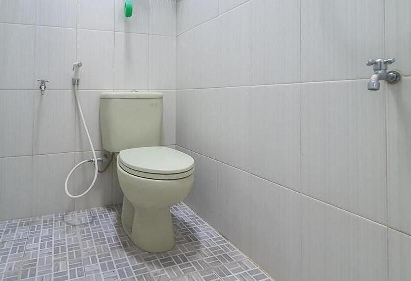 Hotel Angrumba Family Homestay Near Rsud Caruban Mitra Reddoorz