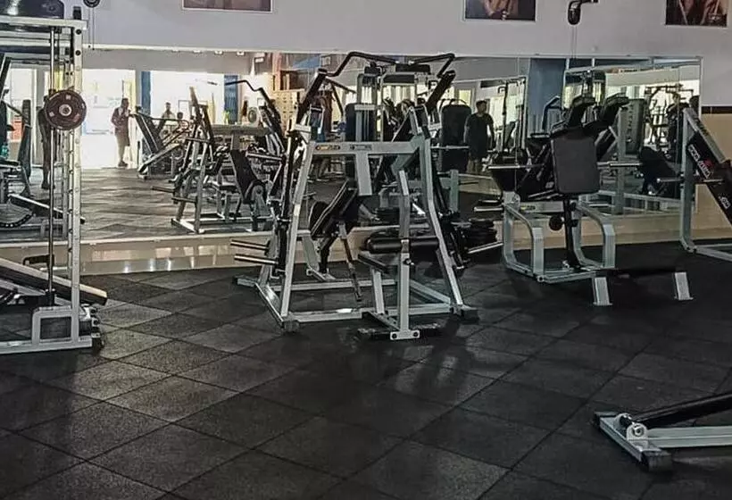 Hotelli Angrumba Family Homestay Near Rsud Caruban Mitra Reddoorz