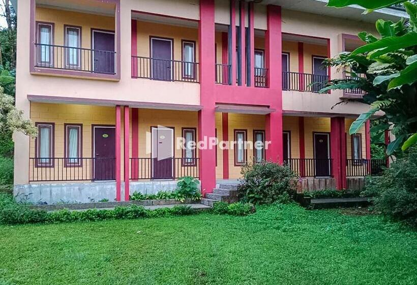هتل Kampung Resort Pertiwi Redpartner