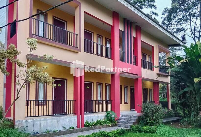 هتل Kampung Resort Pertiwi Redpartner