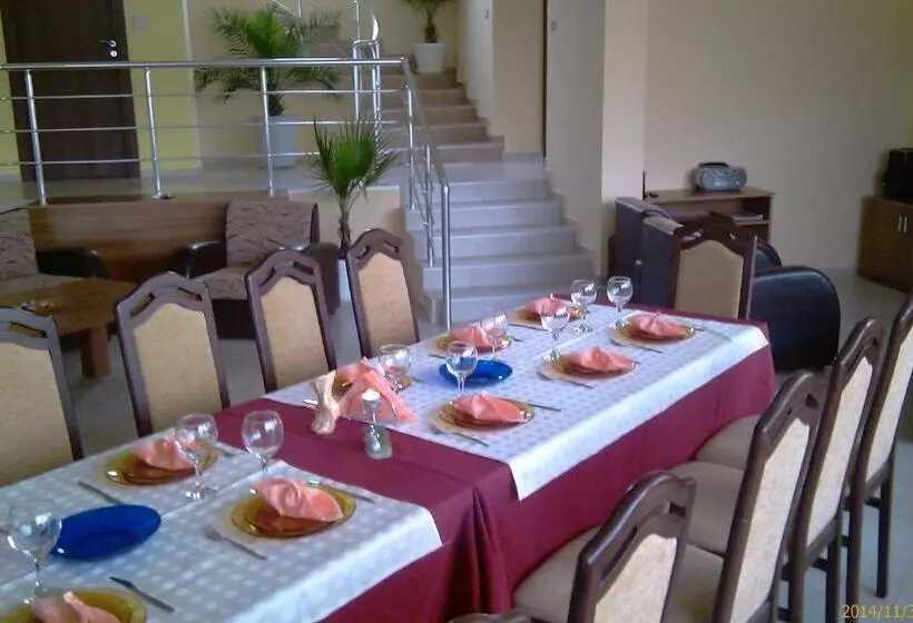 Majatalo вила дъбовец