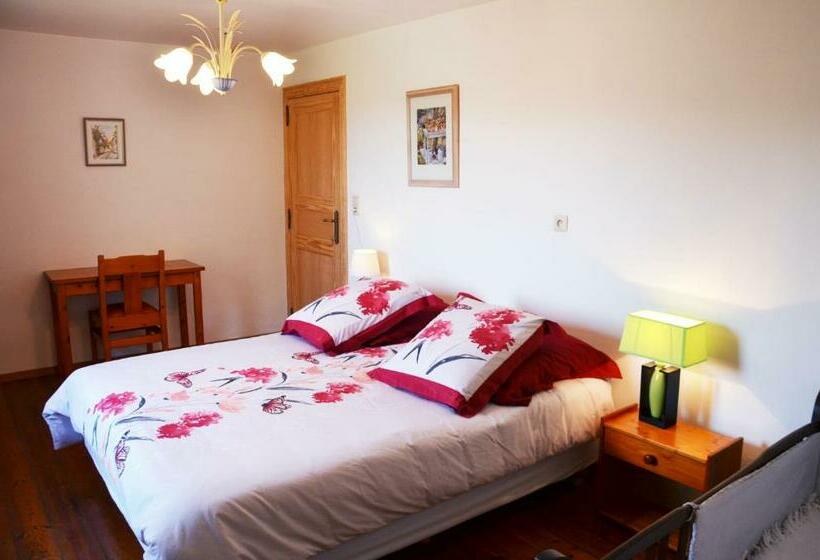 بنسيون Près Du Bois