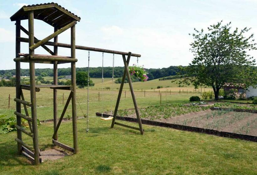 بنسيون Près Du Bois