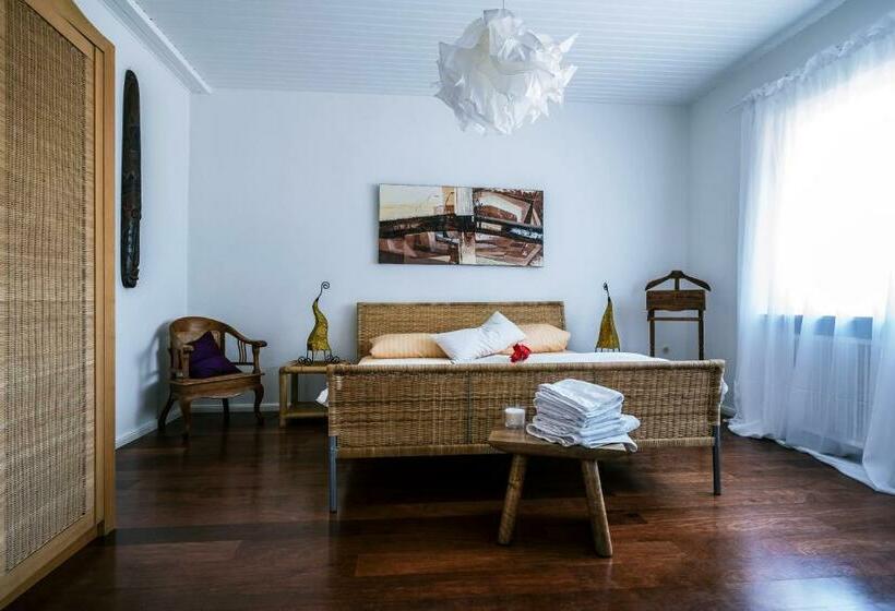 Tektona Bed & Breakfast