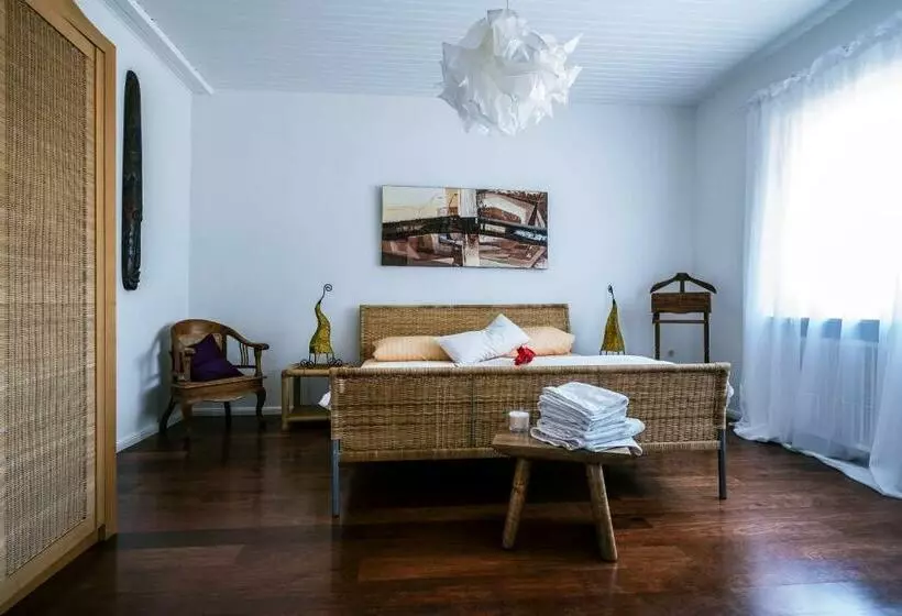 Tektona Bed & Breakfast