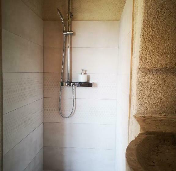 ベッドアンドブレックファースト Le Cabanon De Gourdon Bergerie Rénové En Pierre Vue Mer